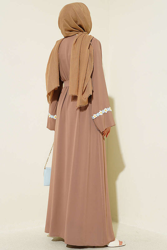 Çiçek Motifli Kuşaklı Abaya Latte