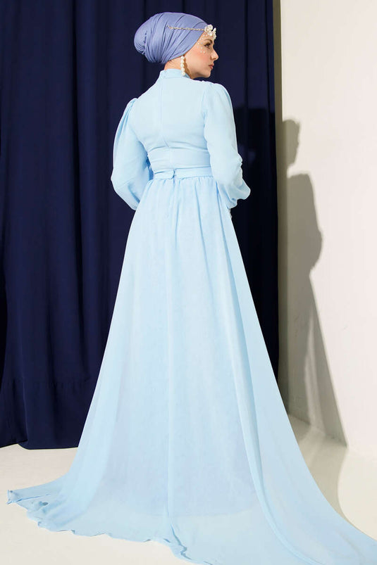 فستان سهرة من التول بنقوش زهرية، لون أزرق فاتح