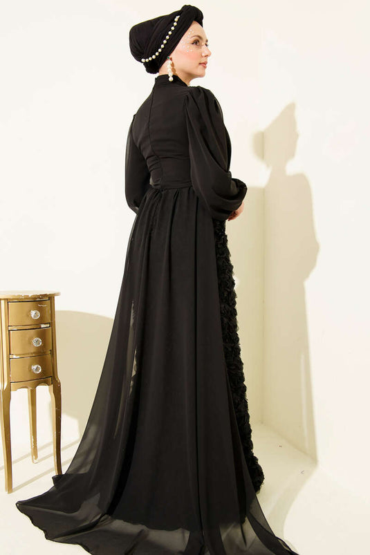 فستان سهرة أسود اللون مزين بكاب من التول بنقوش زهرية