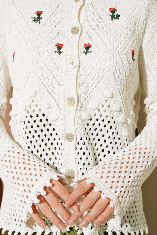Cardigan corto in maglia bianca con bottoni e ricamo floreale