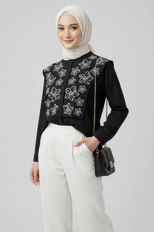Schwarze Bluse mit Stehkragen und Blumenstickerei