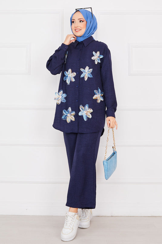 Traje de hiyab de lino con bordado floral azul marino