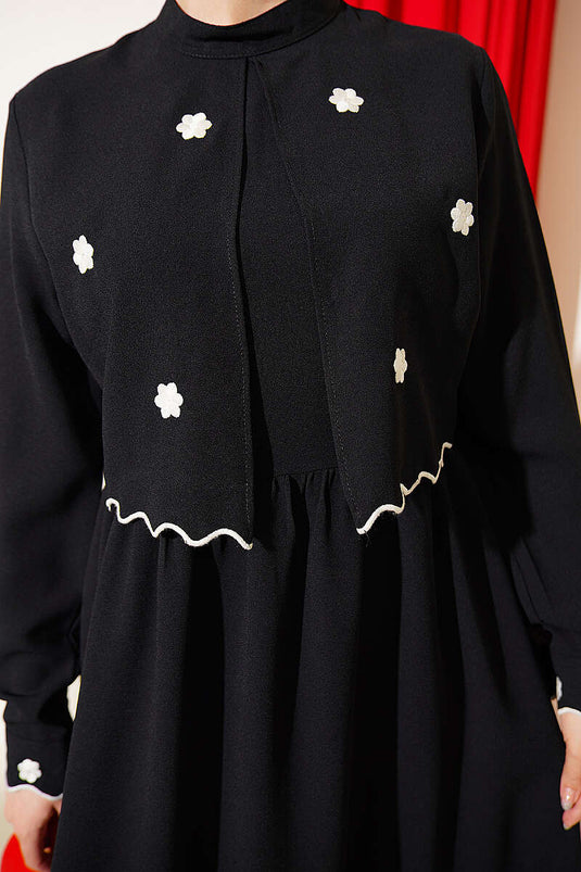 Kleid mit Blumenstickerei und Cape, Schwarz