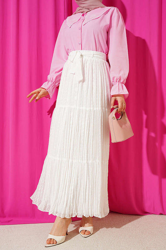 Jupe plissée en chiffon brodée de fleurs écru