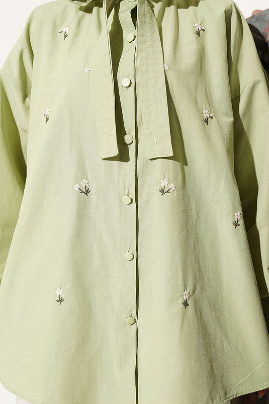 Chemise à col noué avec broderie florale, vert pistache