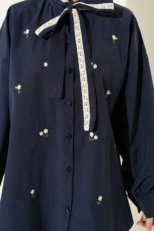 Camicia con Colletto Ricamato a Fiori e Laccio Blu Scuro