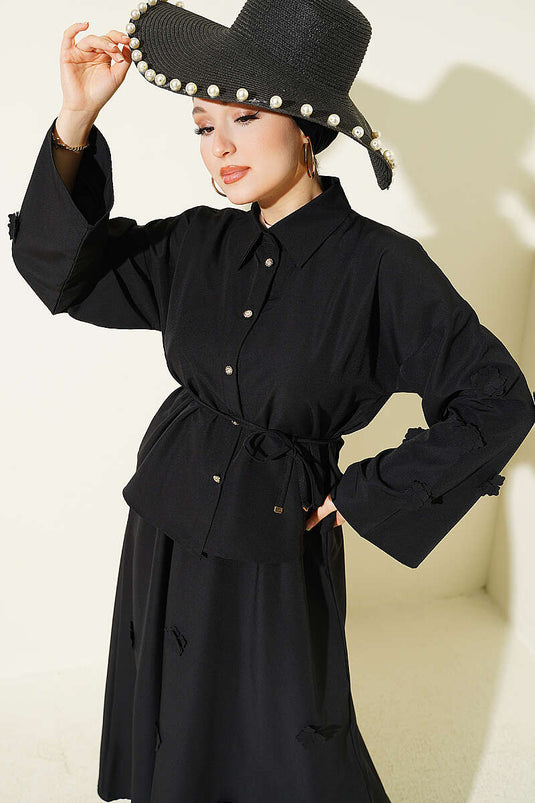 Ensemble deux pièces noir avec jupe à cordon et décoration florale