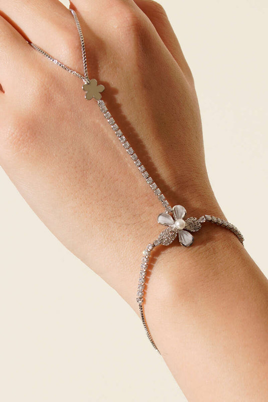 شاه ماران الفضي المرصع بالزهور