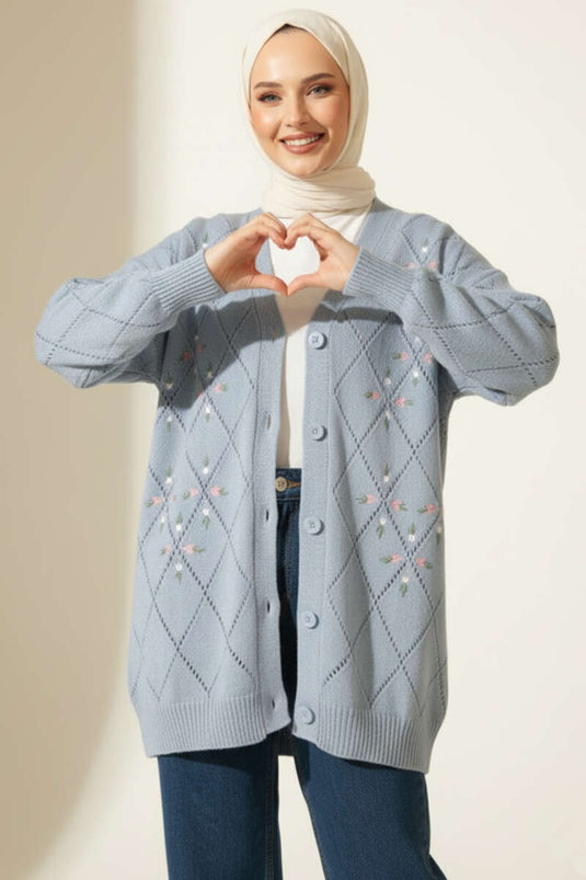 Babyblauer Strick-Cardigan Mit Blumenmuster