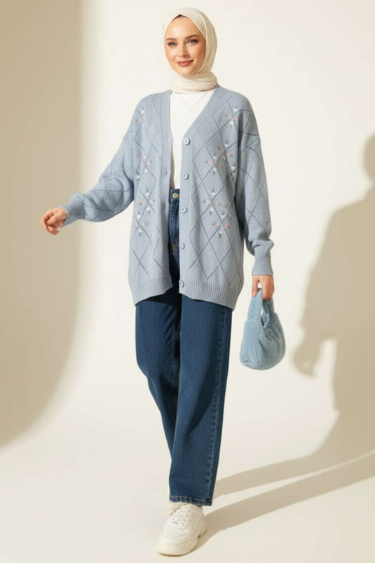 Babyblauer Strick-Cardigan Mit Blumenmuster