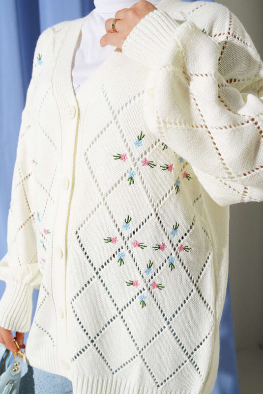 كارديجان محبوك بنقشة زهور ماسية باللون البيج