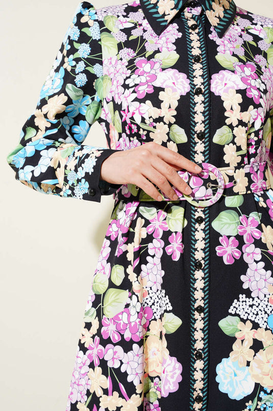 حزام أسود مزهر بأزرار