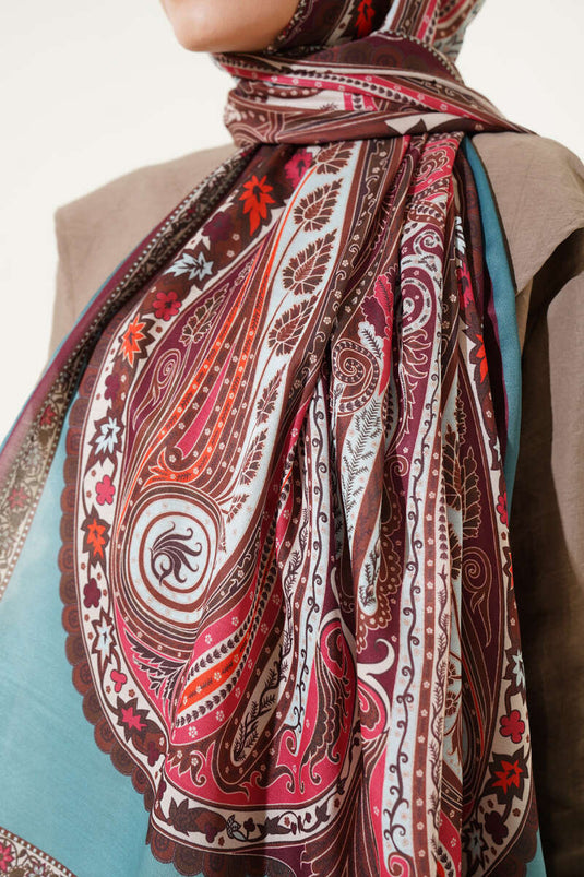 Scialle con motivo etnico floreale verde mandorla