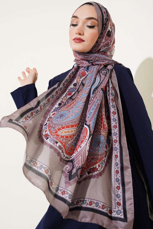 شال من فرو المنك بنقشة عرقية زهرية