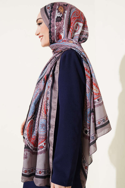 شال من فرو المنك بنقشة عرقية زهرية