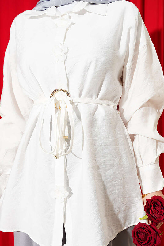 Chemise écrue à ceinture corde avec boucle dorée fleurie