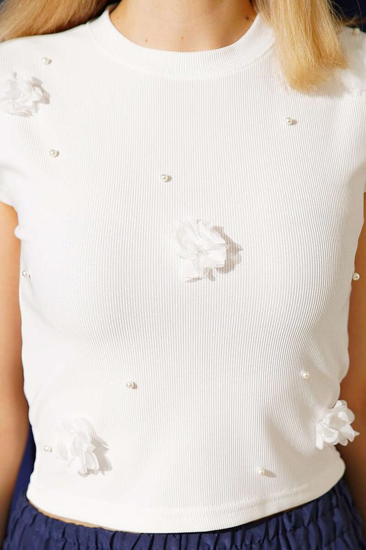 Crop sans manches écru à perles et fleurs