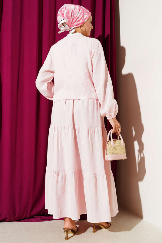 طقم تنورة من قطعتين مطرز بأوراق الزهور باللون الوردي