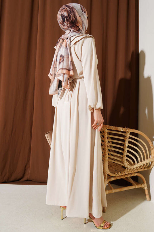 Beige jurk met dubbele Peter Pan-kraag en riem