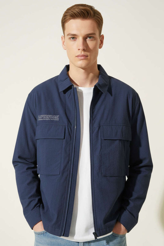 Veste pour homme bleu marine à fermeture éclair avec détails à double poche