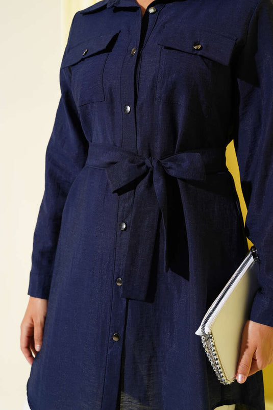 Tunica con doppia tasca annodata in vita, blu navy