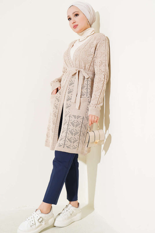 Strickjacke mit Gürtel und doppeltem Taschenloch Beige