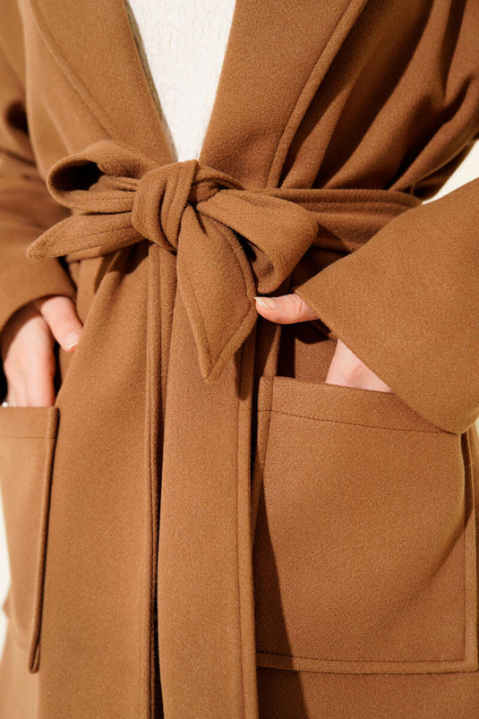 Çift Cepli Kruvaze Kuşaklı Kısa Kaban Camel