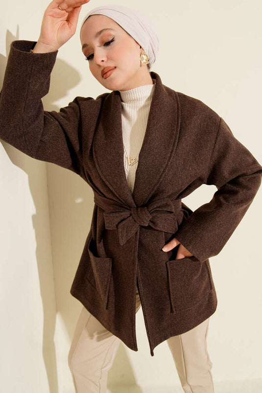 Çift Cepli Kruvaze Kuşaklı Kısa Kaban Kahve