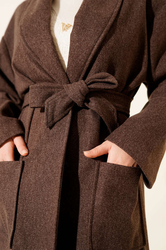 Çift Cepli Kruvaze Kuşaklı Kısa Kaban Kahve