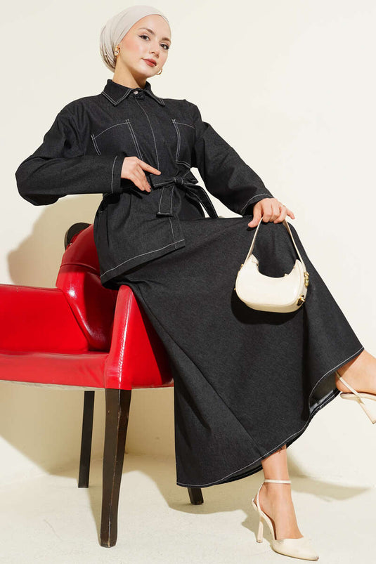 Ensemble deux pièces noir avec jupe en jean à ceinture et poches doubles