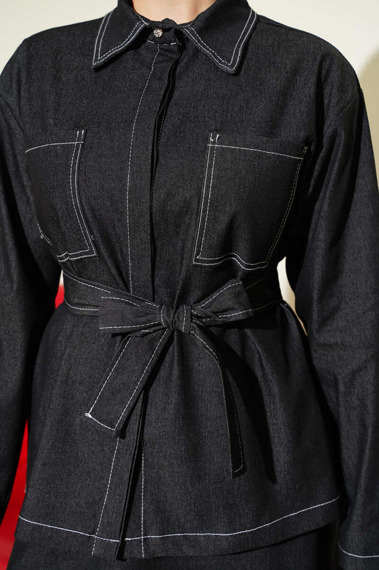 Ensemble deux pièces noir avec jupe en jean à ceinture et poches doubles
