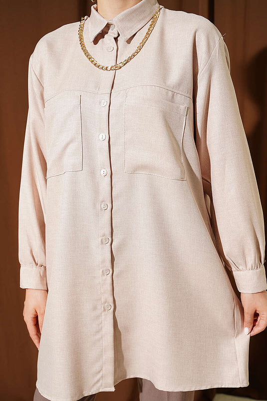 Chemise beige à poches doubles avec collier chaîne