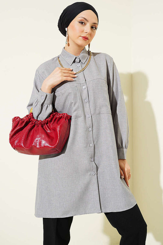 Chemise grise à double poche avec collier chaîne