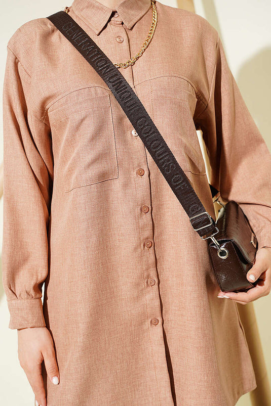 Camicia con doppie tasche e collana a catena, colore latte