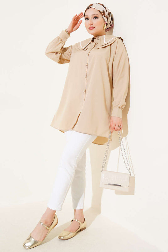 Beige Hemd mit doppeltem Matrosenkragen und Zickzackmuster