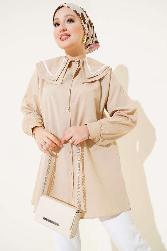 Beige Hemd mit doppeltem Matrosenkragen und Zickzackmuster