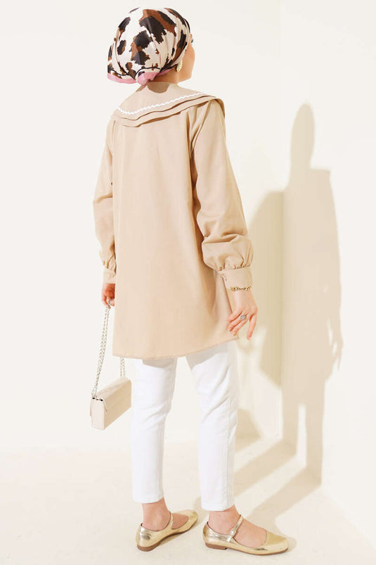 Beige Hemd mit doppeltem Matrosenkragen und Zickzackmuster