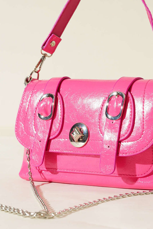 Sac fuchsia en cuir verni à double ceinture