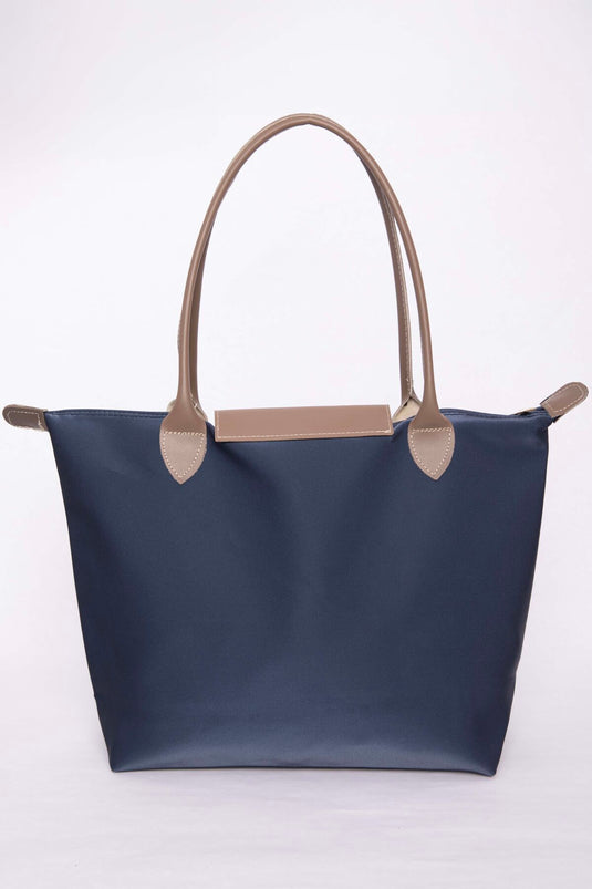 Zweifarbige Hand- und Schultertasche mit Lederdeckel in Marineblau