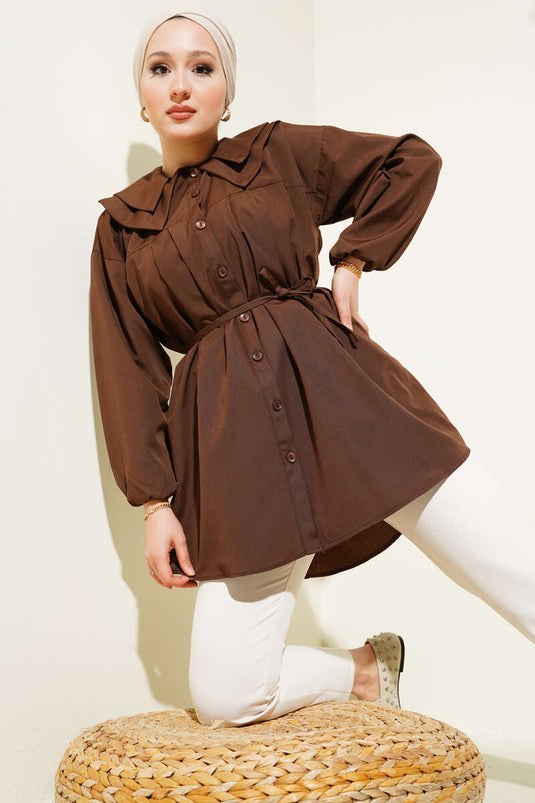 Chemise marron à double col et ceinture en corde