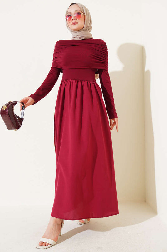 Robe rouge bordeaux à garnitures détaillées et froncées amovibles