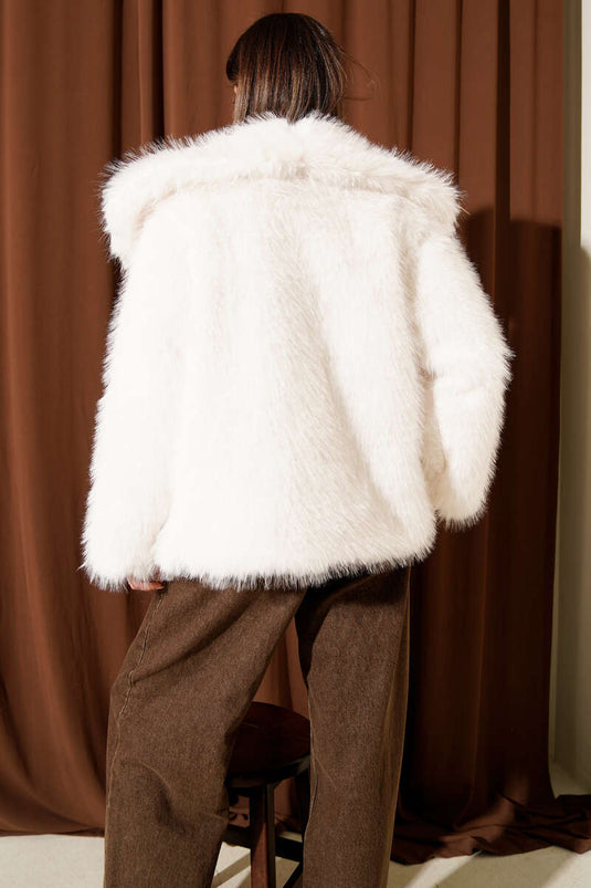 Manteau en fourrure à boutons-pression, écru