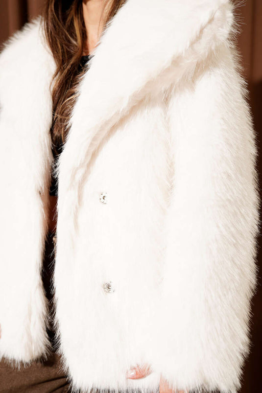 معطف فرو بأزرار كبس، لون بيج فاتح