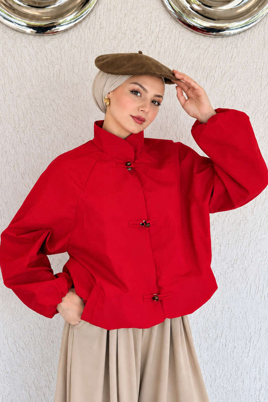 Rote Parachutjacke Mit Druckknöpfen