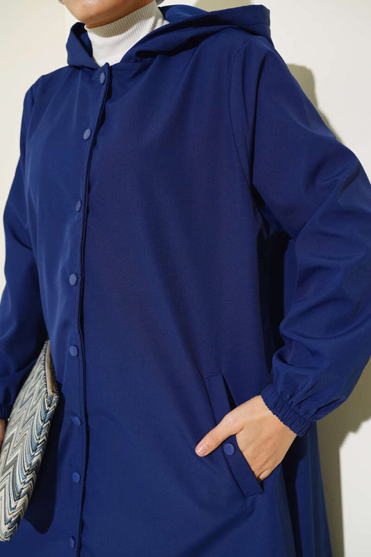 Trenchcoat mit Druckknöpfen in Marineblau