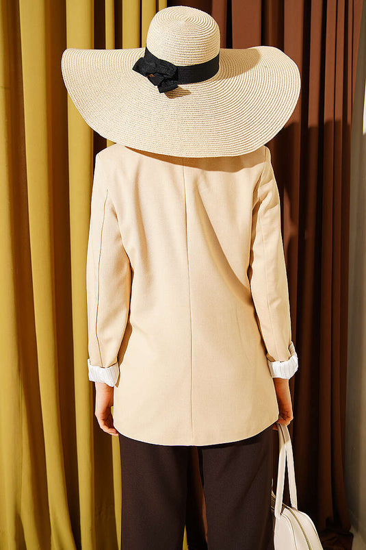 Beiger Blazer mit Linienmuster, Futter und Knöpfen