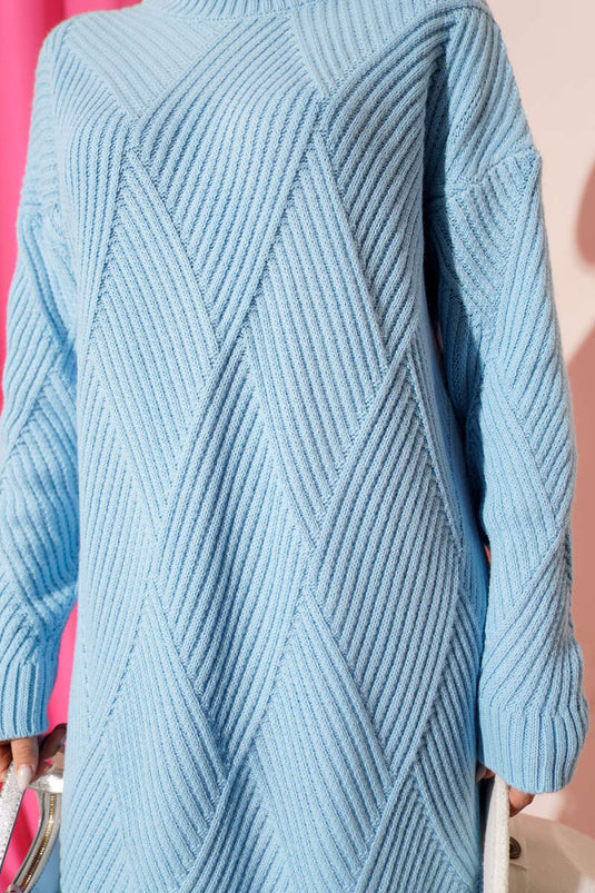 Blaue Strick-Tunika Mit Streifenmuster