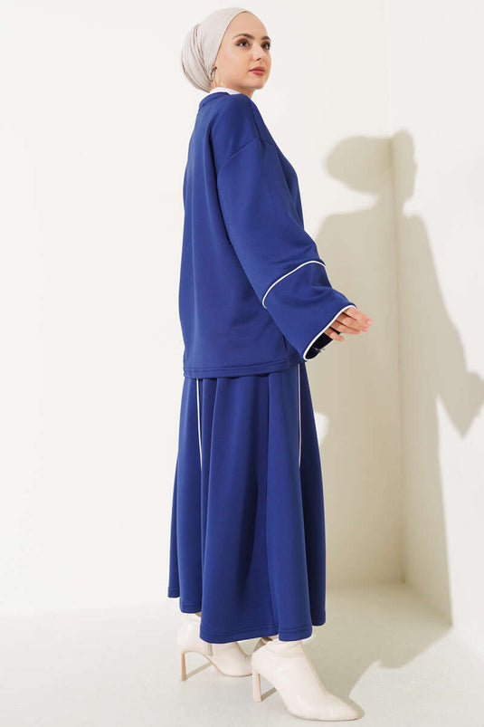 Gestreept gedetailleerd gerokt scuba tweedelig pak marineblauw