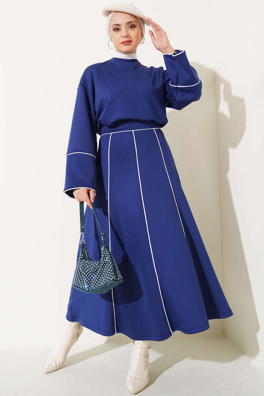 Gestreept gedetailleerd gerokt scuba tweedelig pak marineblauw