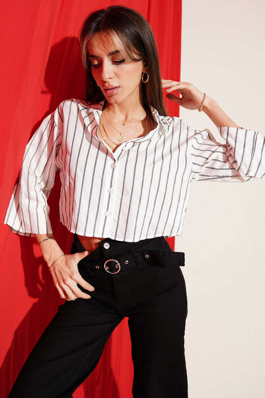 Chemise courte blanche à détails rayés